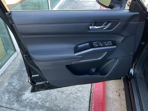 New 2026 Nissan Pathfinder SL image 12