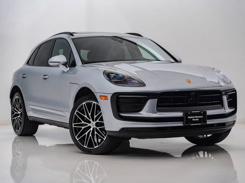 Certified 2026 Porsche Macan AWD/4WD image 8
