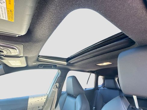 Used 2024 Toyota Corolla Cross AWD Hybrid w/ Convenience Package image 21