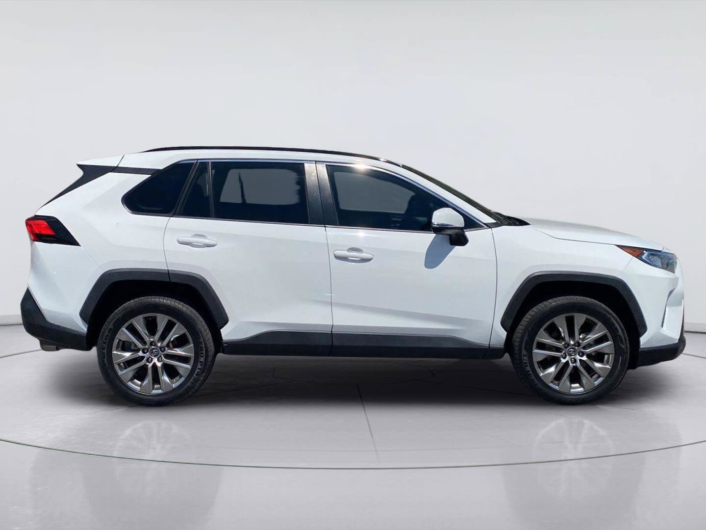 Used 2020 Toyota RAV4 XLE Premium FWD image 6