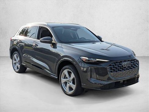 Used 2025 Audi Q5 Premium Plus w/ Premium Plus AWD/4WD image 5