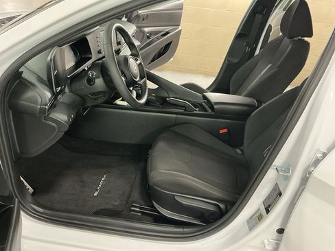 Certified 2025 Hyundai Elantra Sport FWD image 11