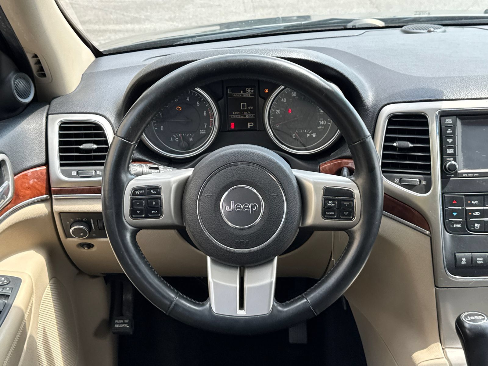 Used 2011 Jeep Grand Cherokee Limited w/ Luxury Group II AWD/4WD image 23