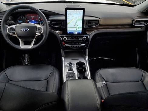 Certified 2023 Ford Explorer Limited w/ Limited Technology Package image 33
