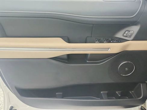 Used 2024 Ford Expedition Limited image 33