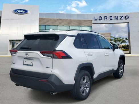 Used 2022 Toyota RAV4 XLE w/ Convenience Package image 5