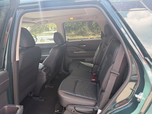Used 2025 Nissan Pathfinder Platinum w/ Cargo Package AWD/4WD image 7