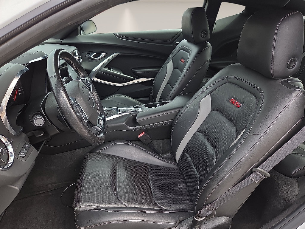 Used 2020 Chevrolet Camaro SS RWD image 12