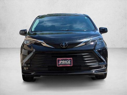 Used 2026 Toyota Sienna XLE AWD/4WD image 2