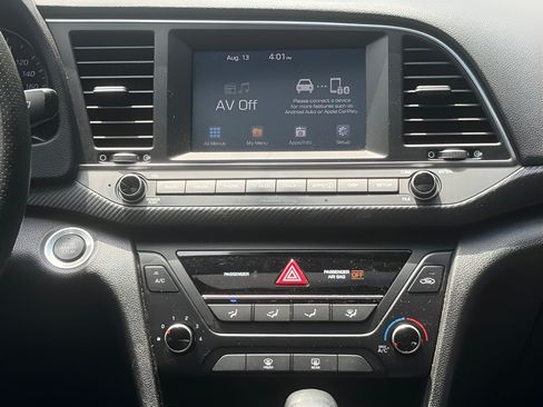Used 2018 Hyundai Elantra Sport FWD image 17