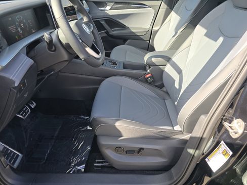 New 2026 Volkswagen Tiguan SE R-Line image 19