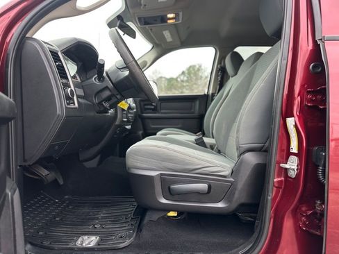 Used 2018 RAM 2500 Tradesman w/ Chrome Appearance Group image 16