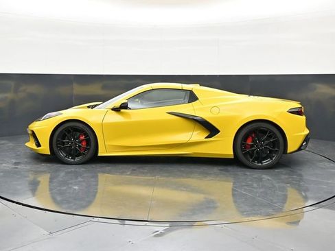 Used 2025 Chevrolet Corvette Stingray Convertible w/ 1LT image 4