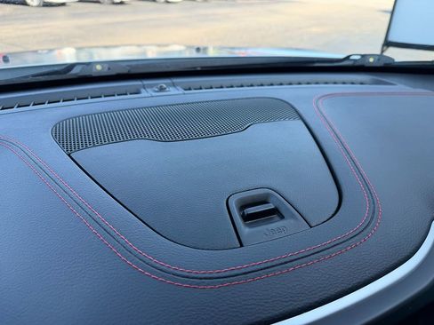 Used 2017 Jeep Cherokee Trailhawk AWD/4WD image 14