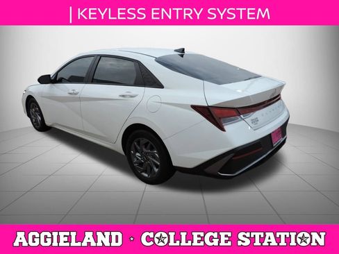 Used 2024 Hyundai Elantra SEL FWD image 6