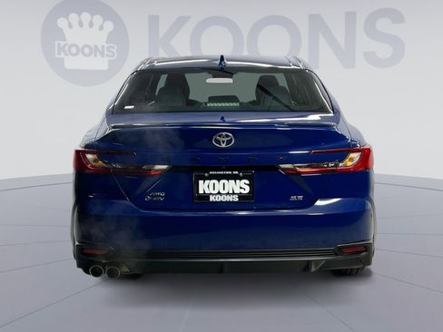 Used 2025 Toyota Camry SE image 11