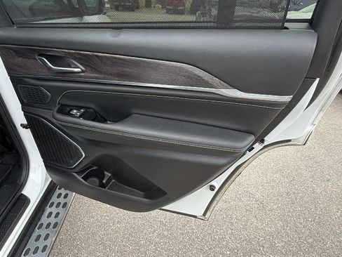 Used 2025 Jeep Grand Cherokee L Overland w/ Luxury Tech Group IV image 21