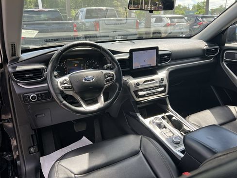 Used 2021 Ford Explorer XLT w/ Equipment Group 202A AWD/4WD image 30