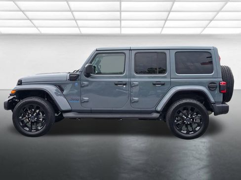 Used 2025 Jeep Wrangler Unlimited Sahara AWD/4WD image 17
