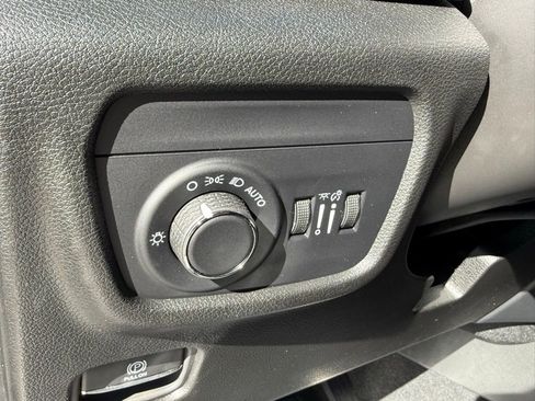 New 2025 Jeep Grand Cherokee L Altitude image 14