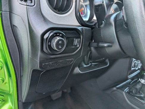 Used 2025 Jeep Gladiator Sport image 8