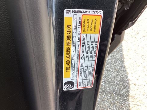 Used 2020 Chevrolet Traverse LT image 40