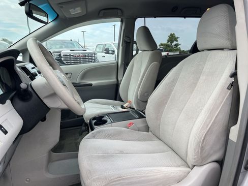 Used 2012 Toyota Sienna LE FWD image 13