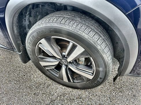 Used 2024 Nissan Rogue SL image 3