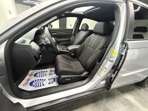 Used 2025 Honda Accord Sport image 11