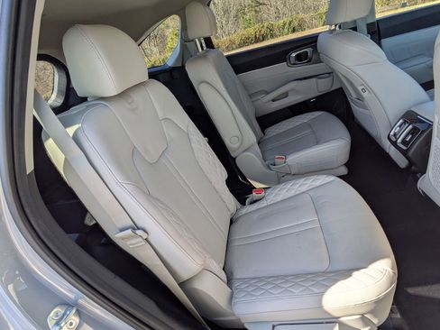 Used 2023 Kia Sorento SX image 28