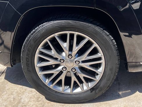 Used 2018 Jeep Grand Cherokee Summit AWD/4WD image 10