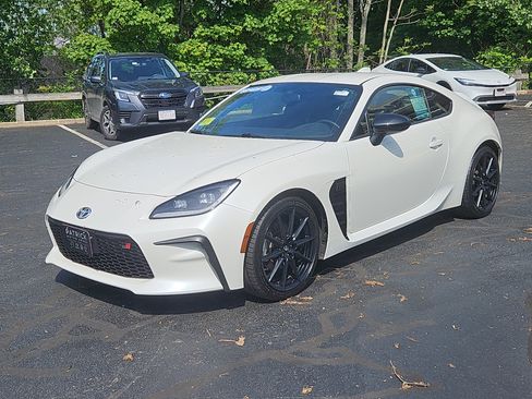 Used 2023 Toyota GR86 Premium w/ ALL Weather Mat Package (TMS) RWD image 20