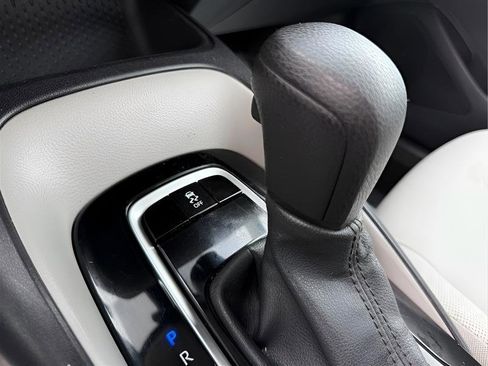 Used 2021 Toyota Corolla LE image 31