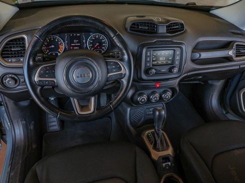 Used 2017 Jeep Renegade Latitude FWD image 19