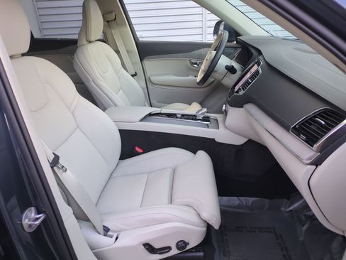 Used 2025 Volvo XC90 T8 Ultra w/ Protection Package Premier image 32