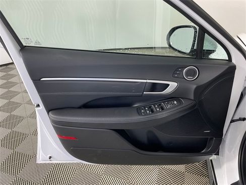 New 2025 Hyundai Sonata Limited image 14
