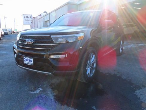 Used 2020 Ford Explorer XLT w/ Equipment Group 202A image 3