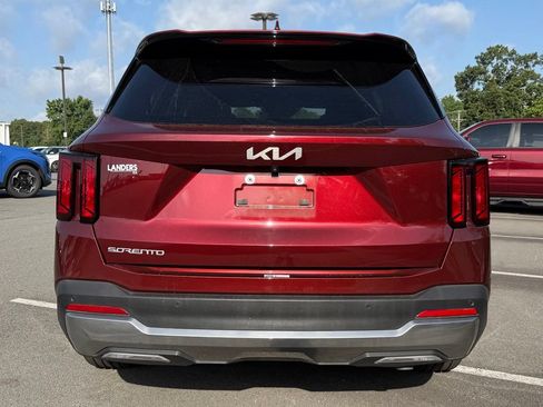 Certified 2025 Kia Sorento EX w/ Panoramic Sunroof Package FWD image 6