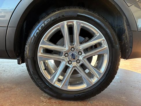 Used 2016 Ford Explorer XLT w/ Equipment Group 202A AWD/4WD image 28