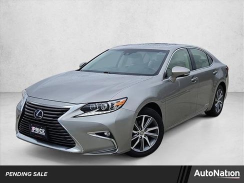 Used 2017 Lexus ES 300h w/ Luxury Package image 1