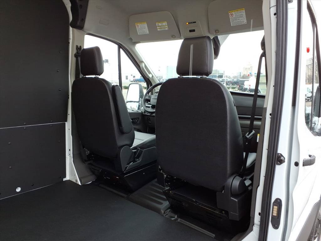 New 2026 Ford Transit 250 148 Medium Roof w/ Load Area Protection Package RWD image 8