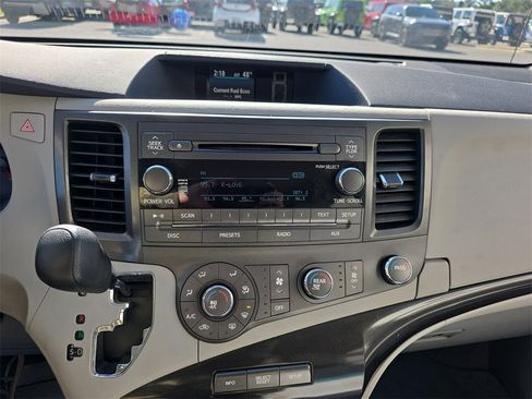 Used 2011 Toyota Sienna LE image 25