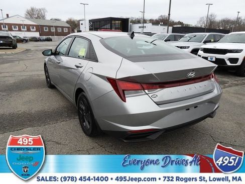 Used 2023 Hyundai Elantra SEL image 3