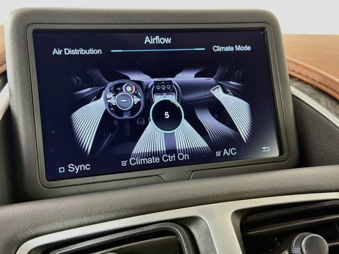 Used 2020 Aston Martin DB11 Volante RWD image 16