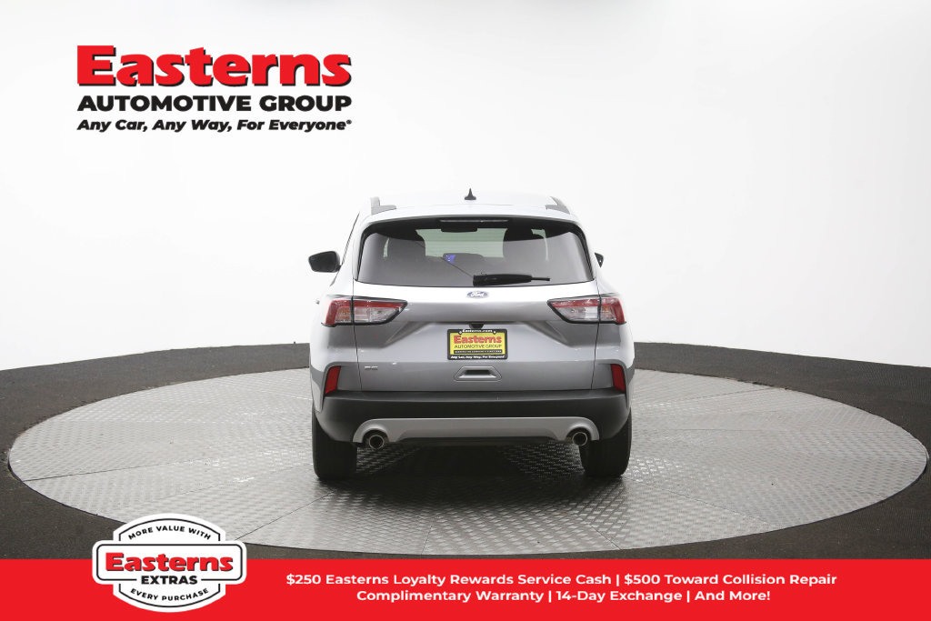 Used 2022 Ford Escape SE FWD image 38