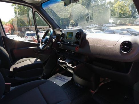 Used 2024 Mercedes-Benz Sprinter 2500 image 16