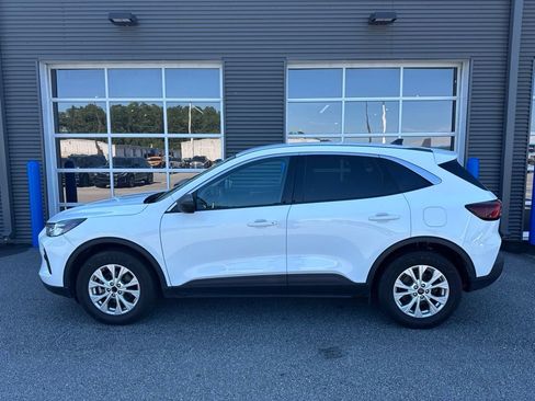 Used 2024 Ford Escape Active AWD/4WD image 2
