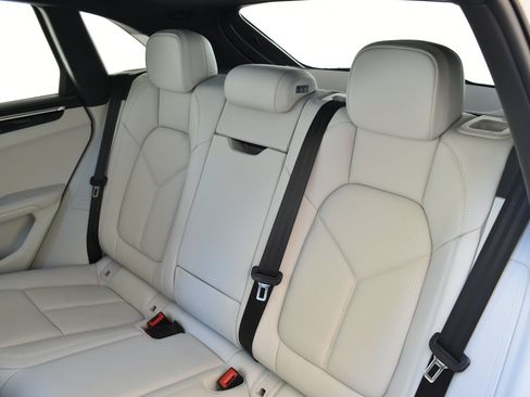 Used 2023 Porsche Macan S AWD/4WD image 19