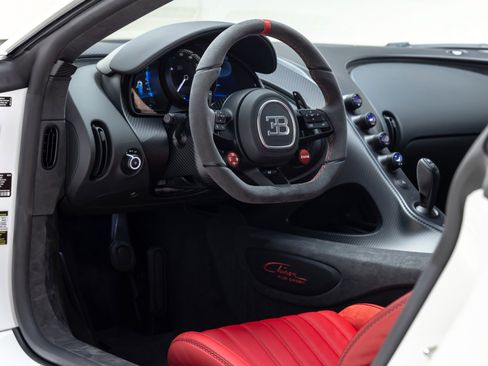 Used 2021 Bugatti Chiron Pur Sport image 16