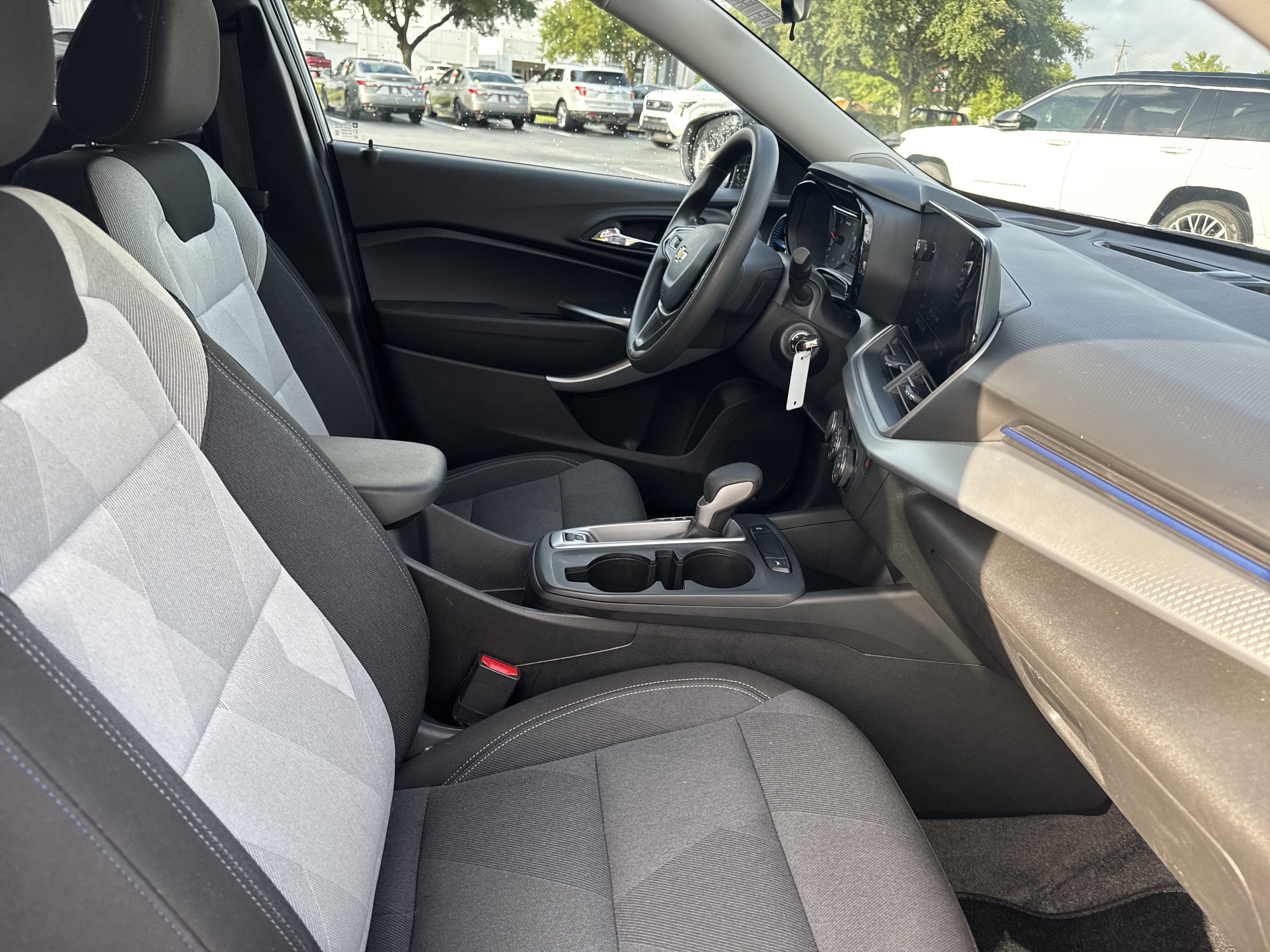 Used 2026 Chevrolet Trax LS FWD image 33